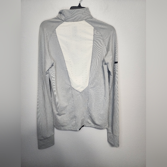 On running on cloud clima shirt size large - Picture 9 of 10